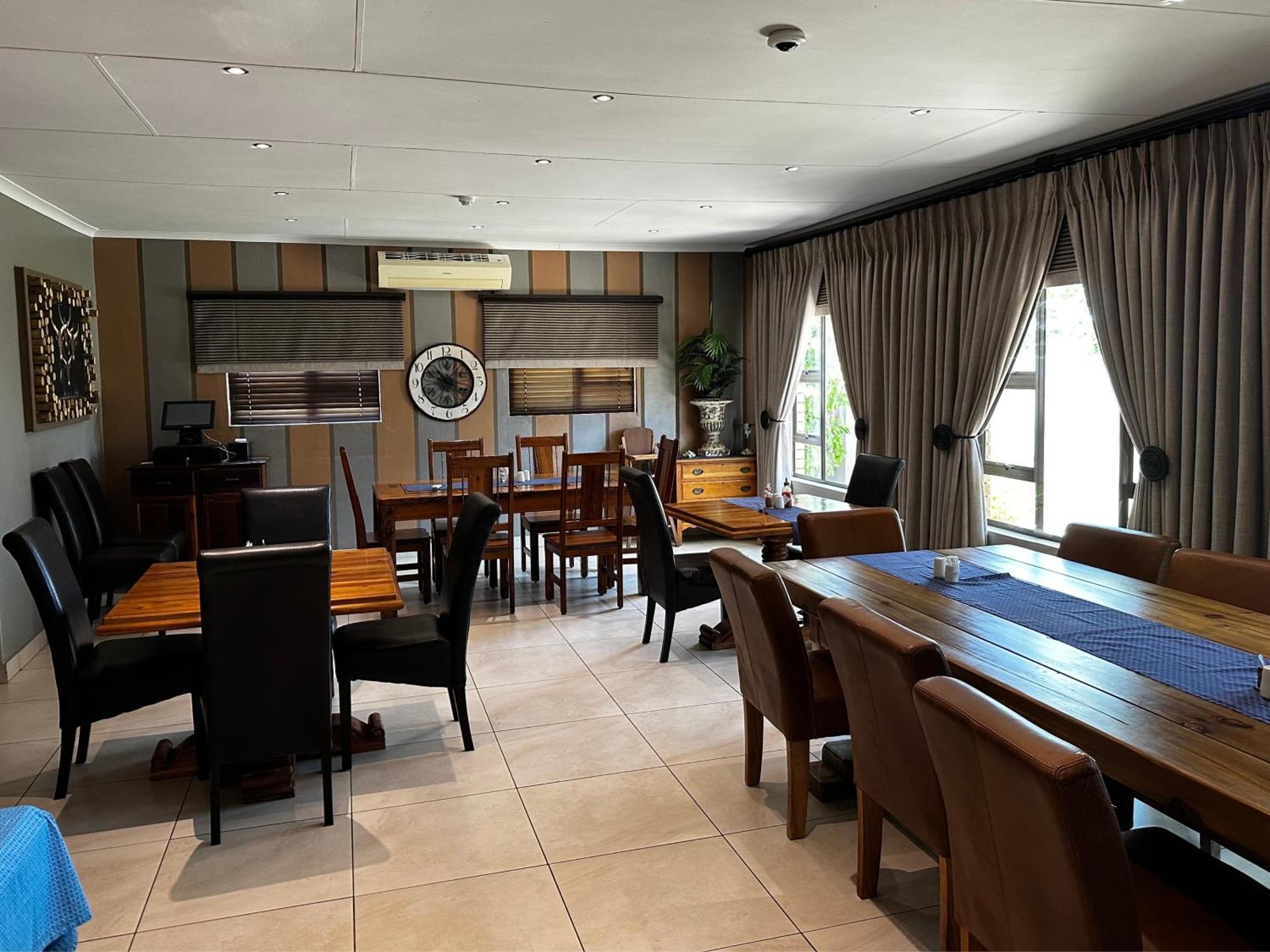 Meyers Guesthouse Jwaneng المظهر الخارجي الصورة